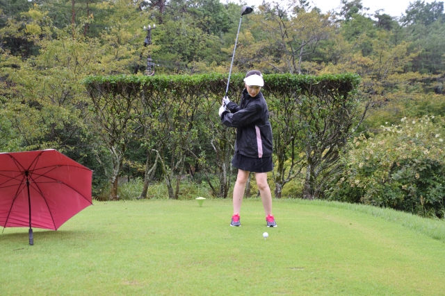雨のゴルフを快適に！高機能レインウェアからコスパ重視までおすすめ14選｜ゴルフオタク